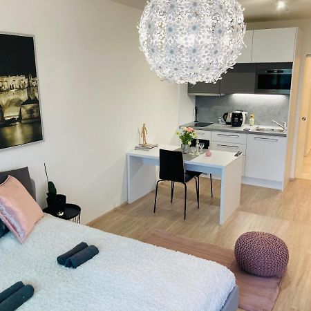 Apartement Blanc Harfa Design Praga Zewnętrze zdjęcie