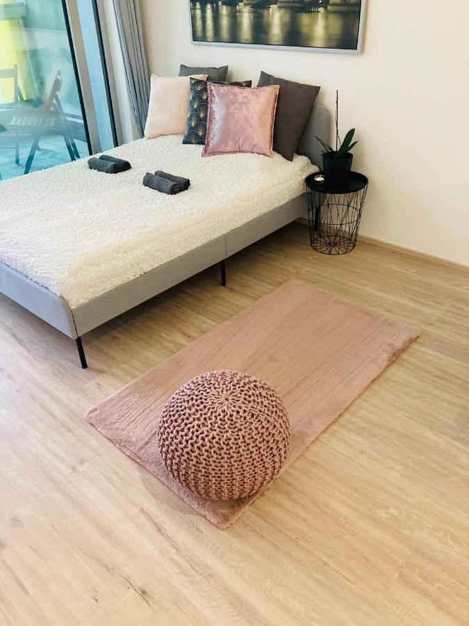 Apartement Blanc Harfa Design Praga Zewnętrze zdjęcie