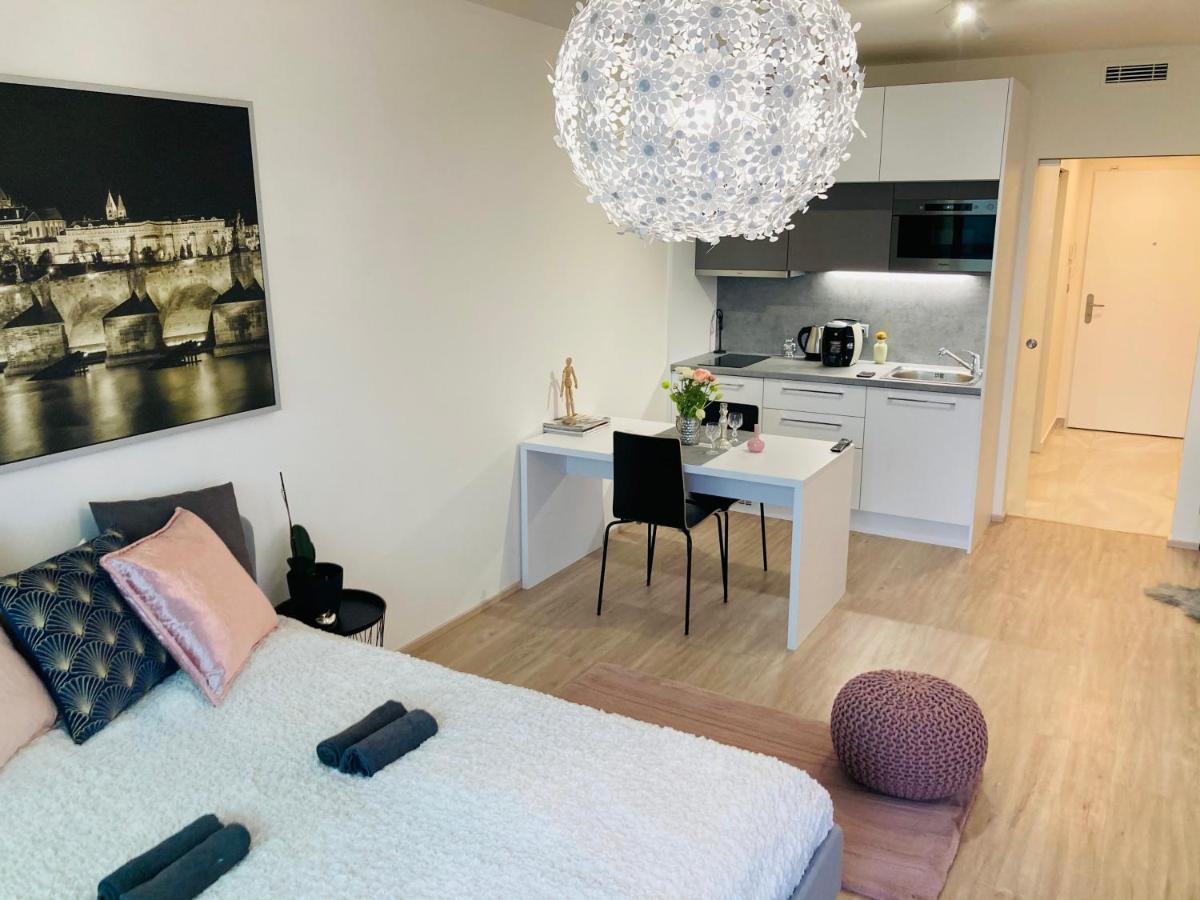 Apartement Blanc Harfa Design Praga Zewnętrze zdjęcie